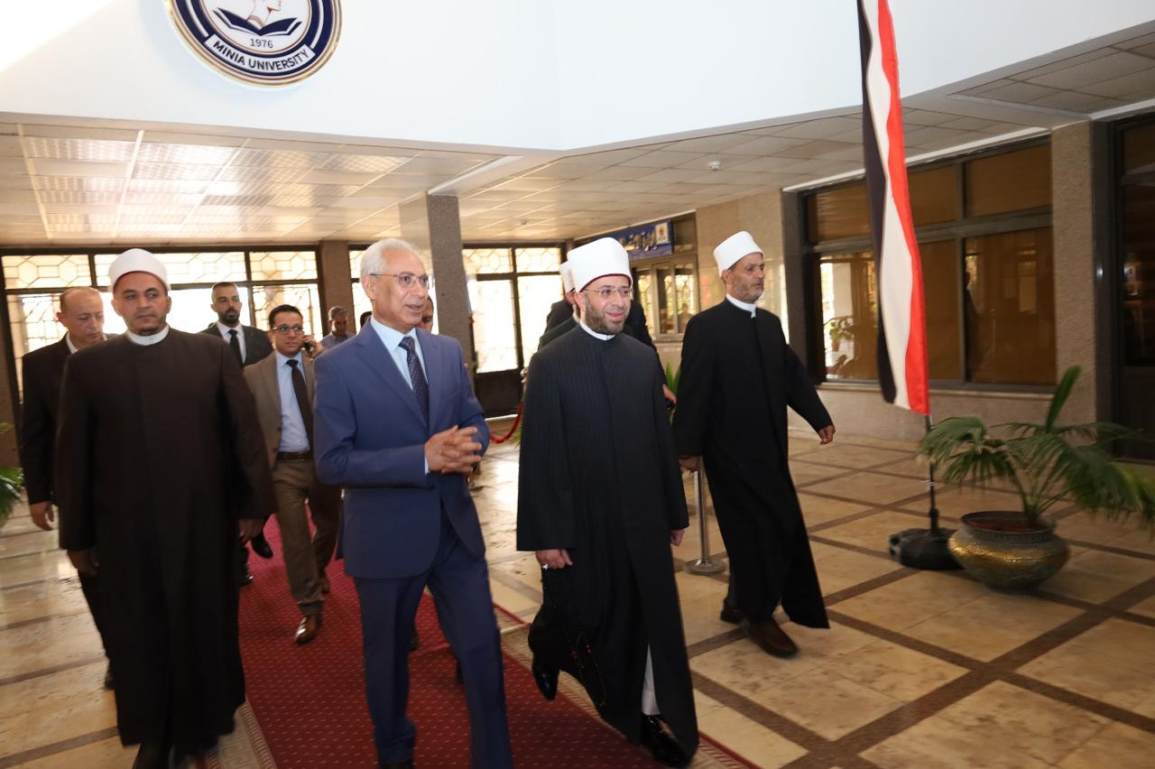 وزير الاوقاف يصل جامعة المنيا